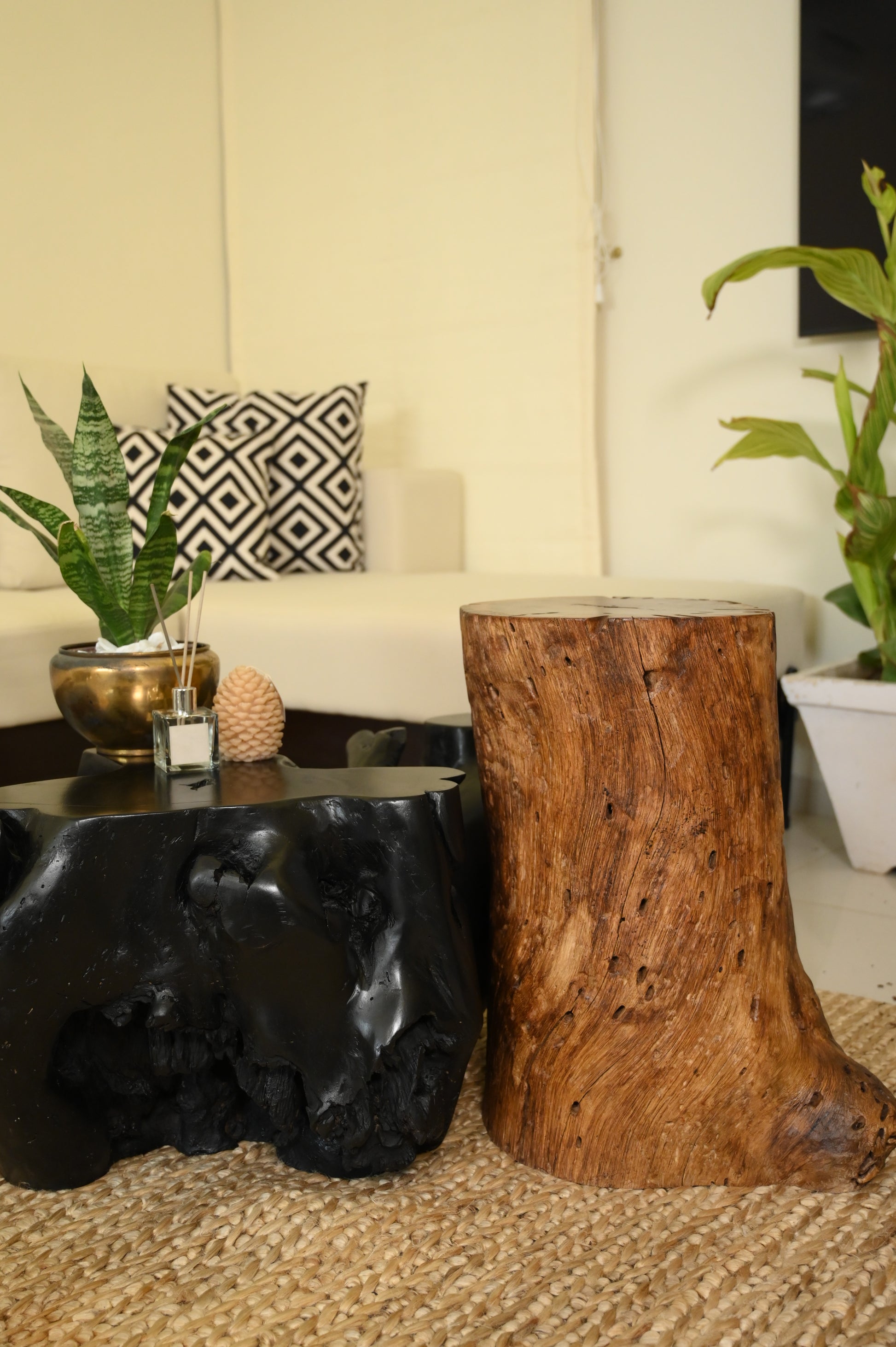 Black Coffee Table With Cylinder Table