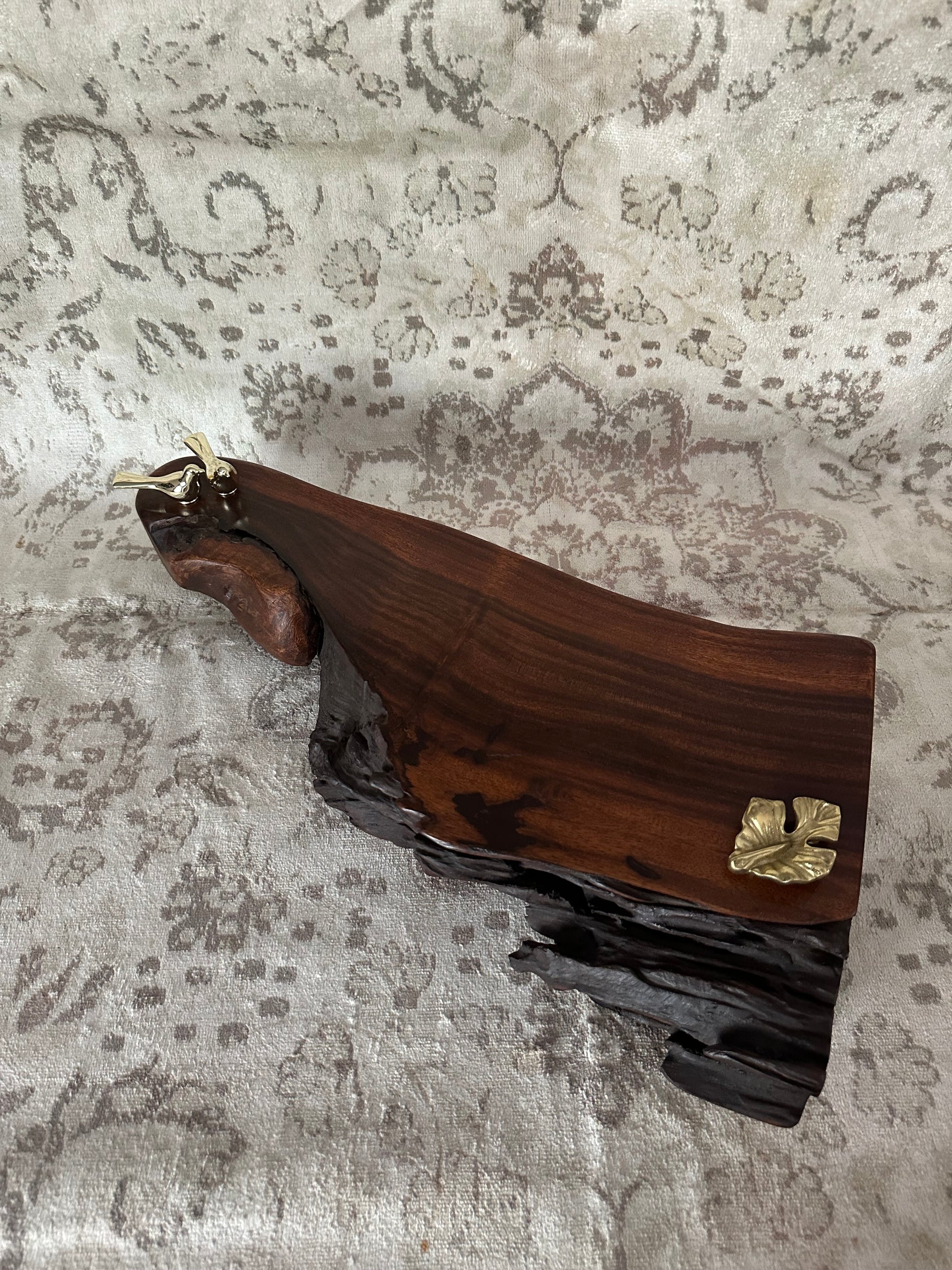Elevated platter/Tray ( 2 humming bird + pan leaf) with 3 cylinder legs 169