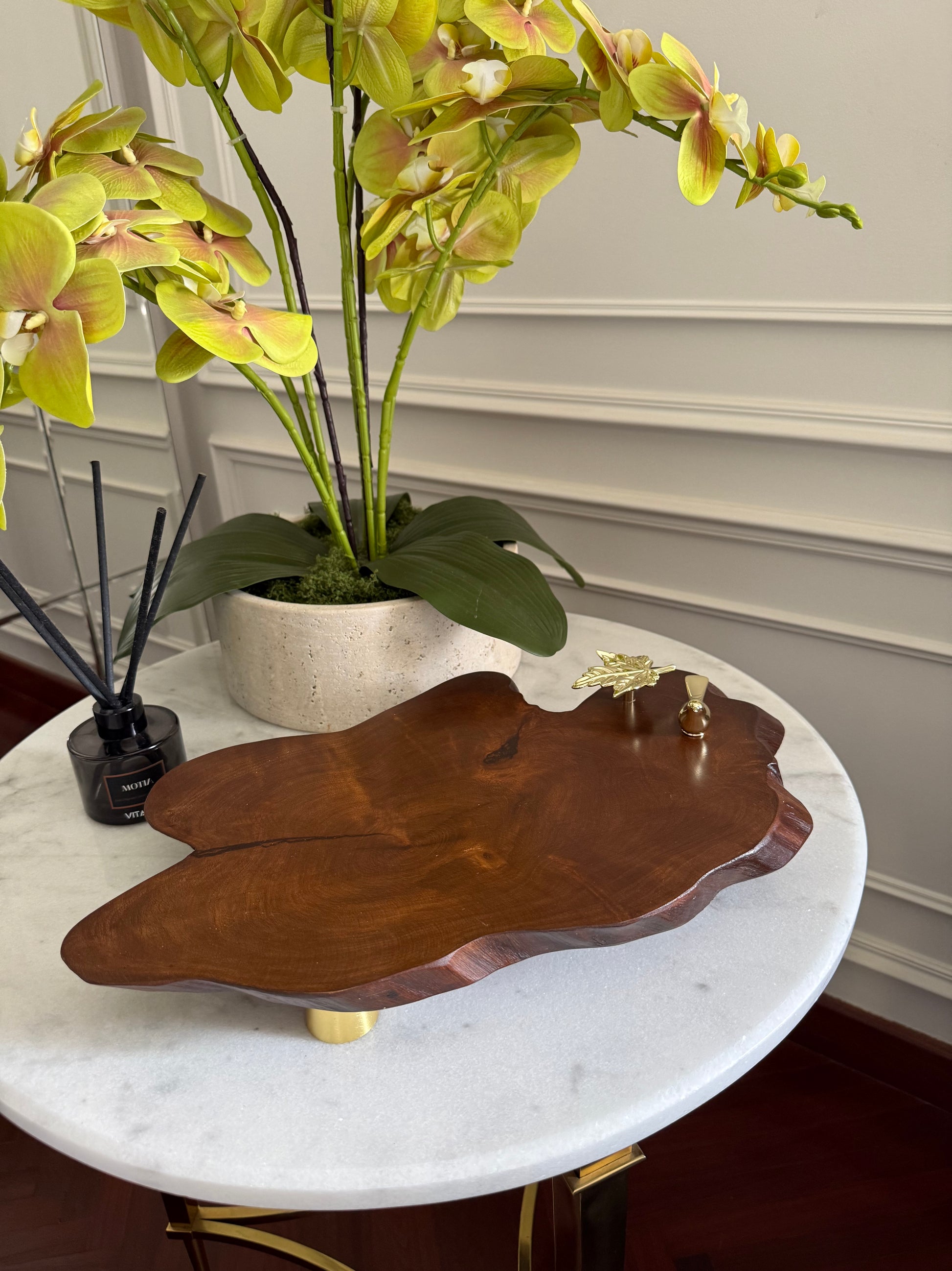 Bird with maple leaf Tray/Platter (elevated) 420