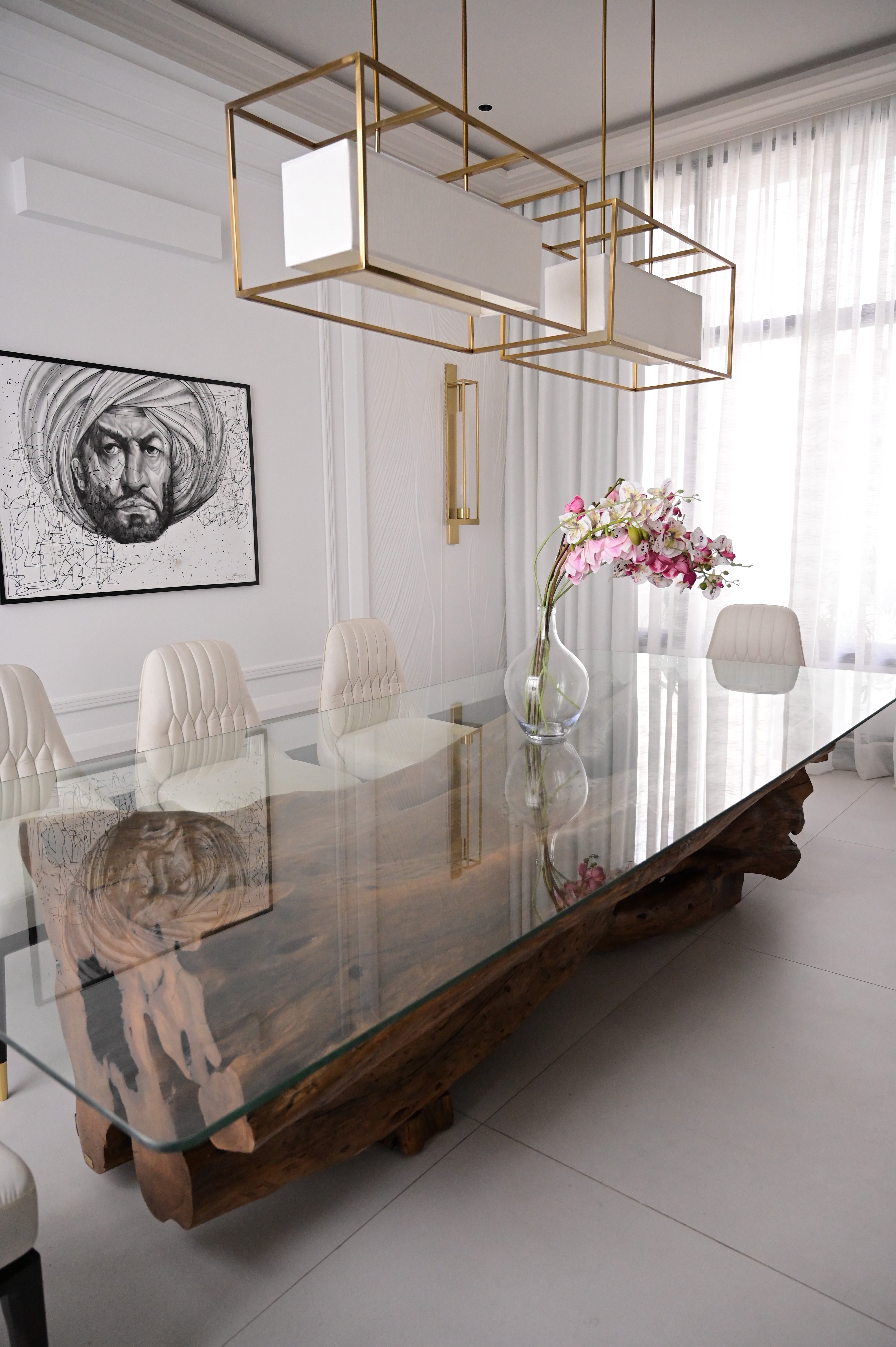 Partal tree trunk Dining table