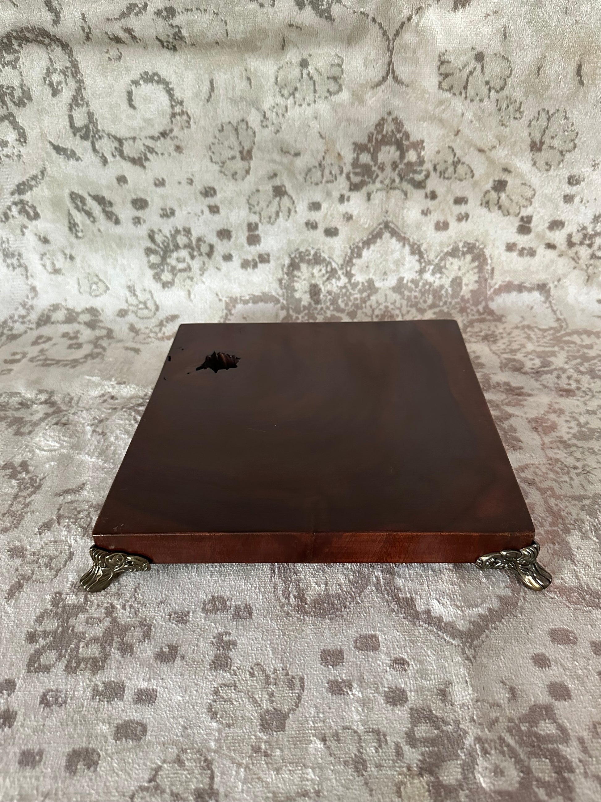 Cake plate with 4 legs C16