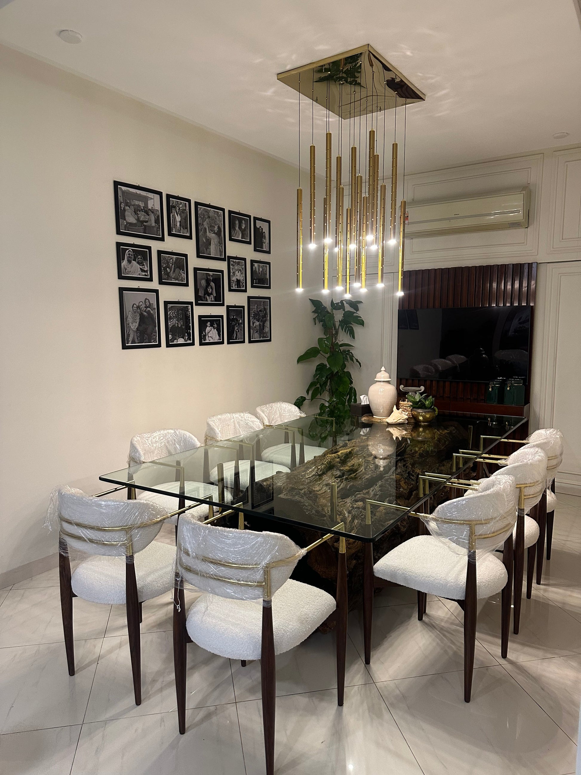Sheesham Trunk Dining Table With Glass Top