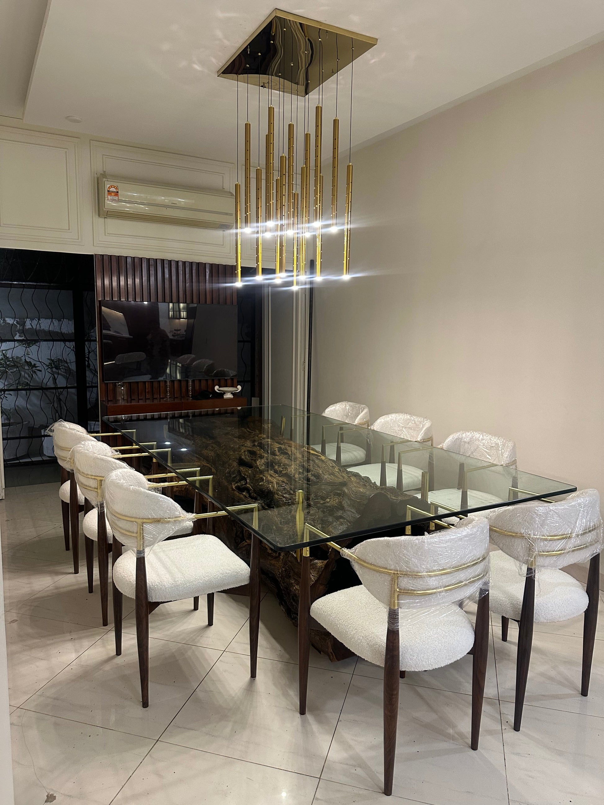 Sheesham Trunk Dining Table With Glass Top