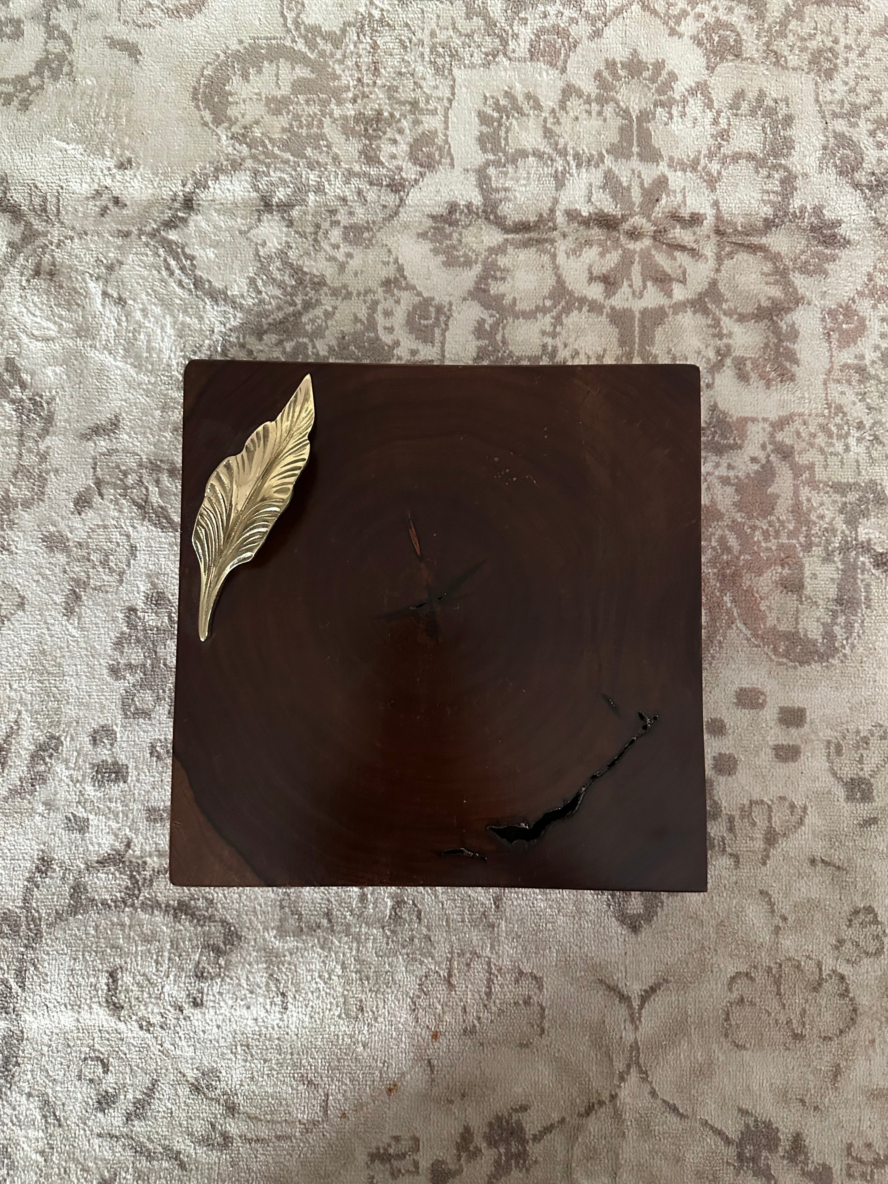 Square cake plate with leaf knob C09