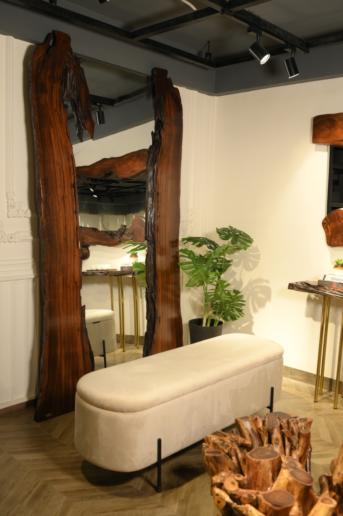 Sheesham Live Edge Staning Mirror ( 5x8 ft  )